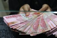 012927200_1599650753-20200909-Rupiah-Melemah-0_14-Persen-3